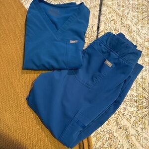 Figs women’s scrubs. Medium top & bottom. Jigger style bottom